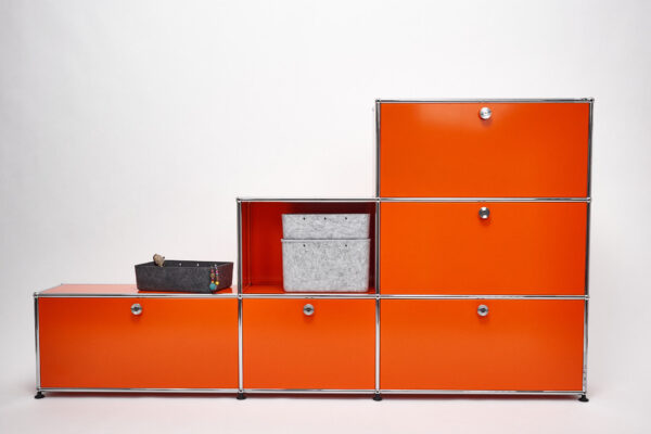 USM Haller Stufensideboard mit Klappen 250 mm tief reinorange Ansicht von vorne