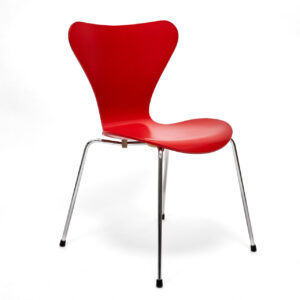 Fritz Hansen 3107 4-Bein Stuhl lackiert rot