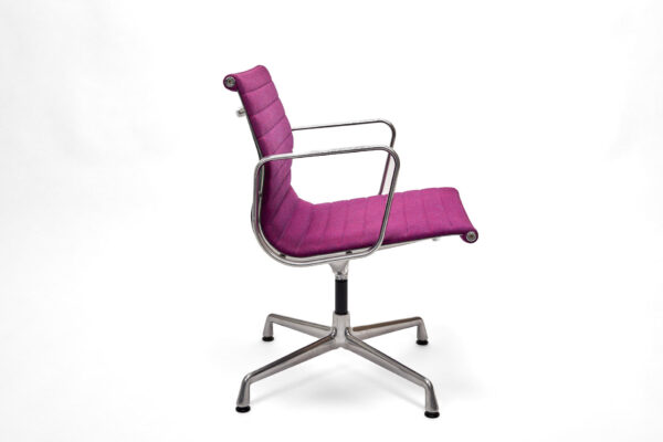 Vitra Alu Chair EA 108 Hopsak lila meliert Profilansicht