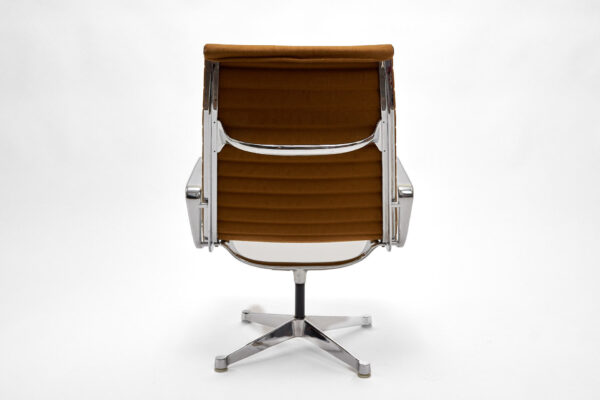 Herman Miller Alu Chair EA 116 Hopsak cognac Ansicht von hinten