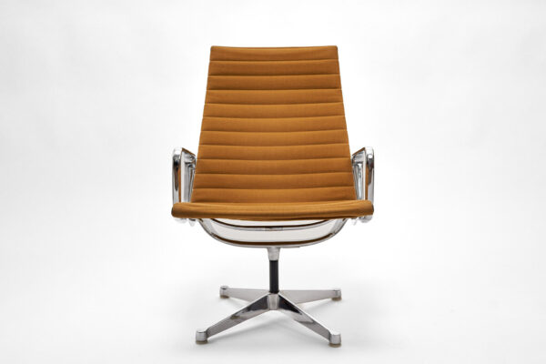 Herman Miller Alu Chair EA 116 Hopsak cognac Ansicht von vorne